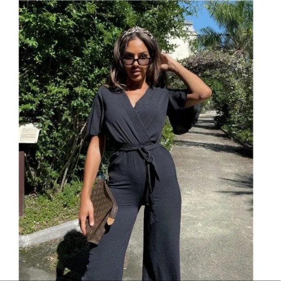 Black Short Sleeve V-Neck Loose Fit Wide Leg Jumpsuit Playsuit - Picture 4 of 10
